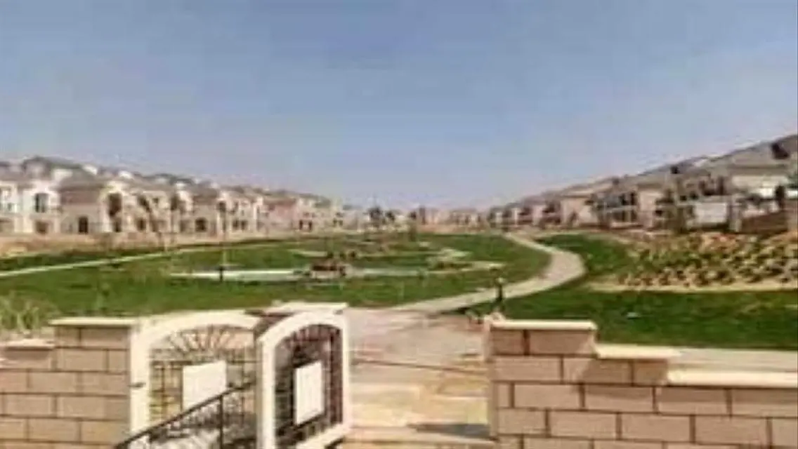 توين هاوس للبيع في لايان صبور تشطيب كامل بالتكيفات