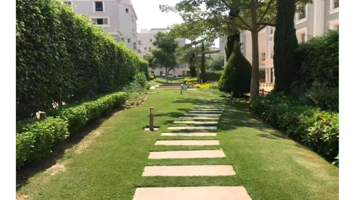 فيلا للبيع في كمبوند في قلب التجمع شمال الرحاب