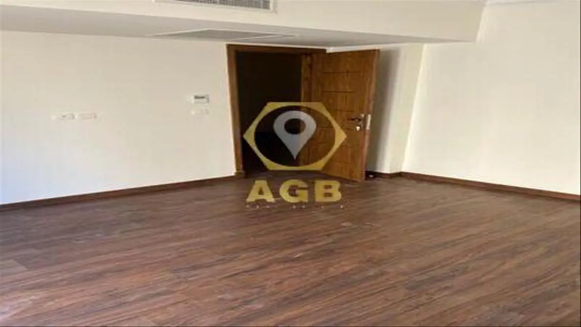 للبيع شقه 225م سوبر لوكس ارضى بحديقه بروميناد تجمع