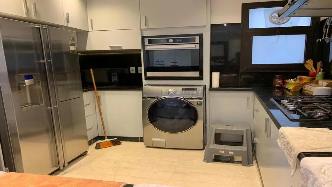 Luxury 2-Bedroom Apartment with Shared Pool