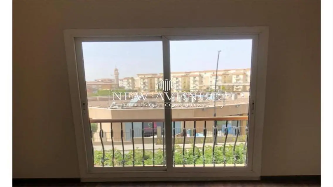 شقه تشطيب فاخر بالتكيفات و مطبخ و فيو متميز