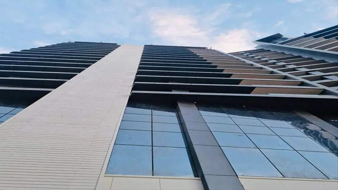 Luxury Apartment Overlooking Lakes at ZED -160-