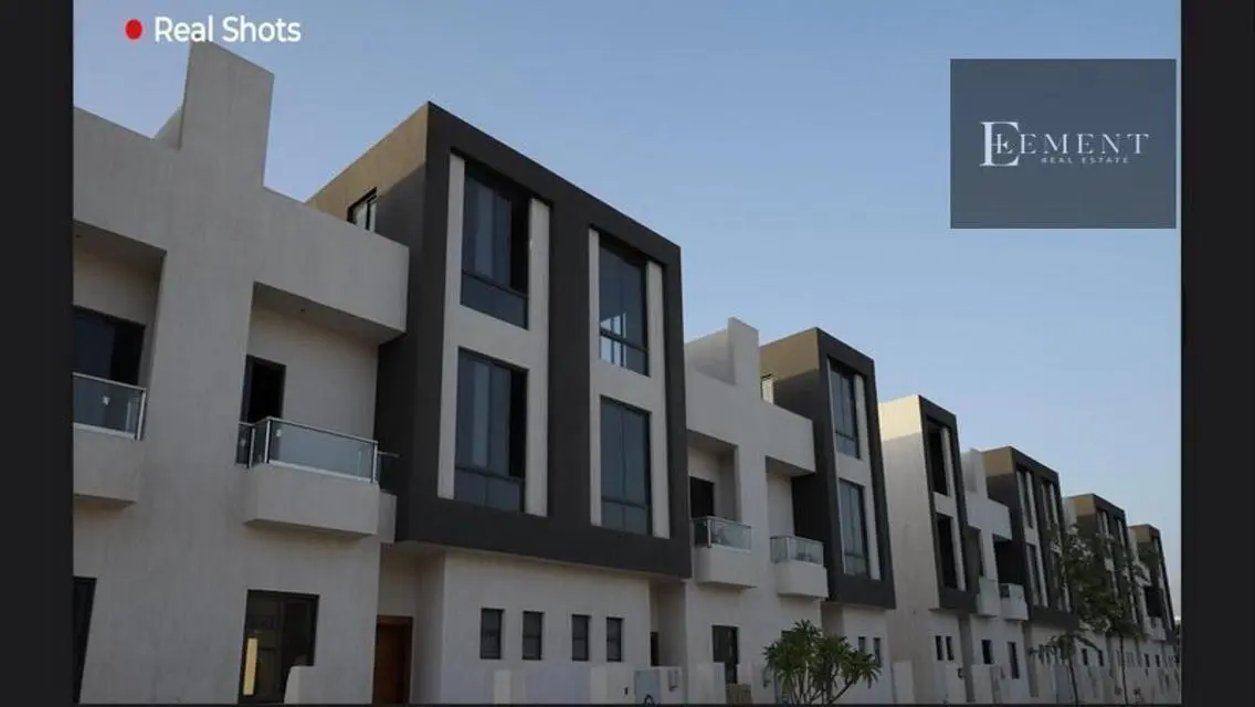توين هاوس للبيع ب lake west موقع متميز