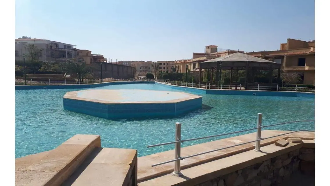 villa for sell at la rose compound
