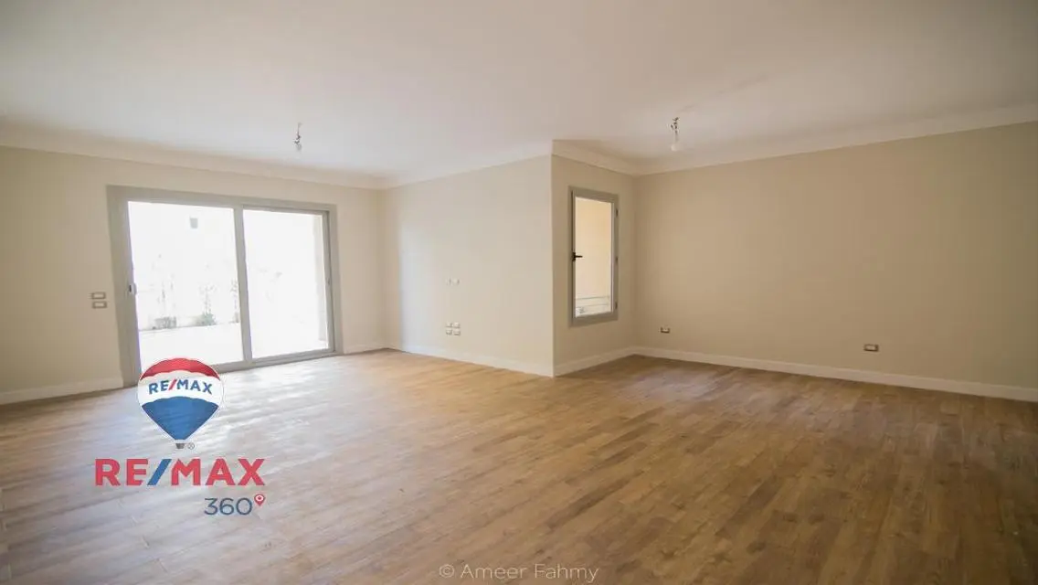 Duplex with Garden at Palm Hills Village Avenue  .