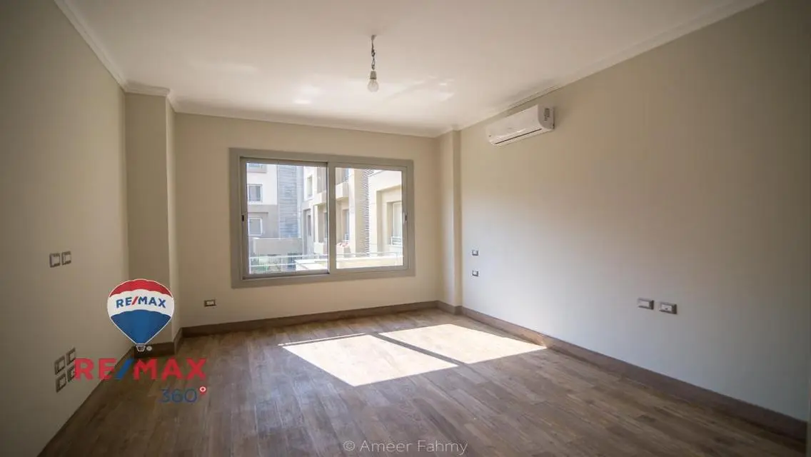 Duplex with Garden at Palm Hills Village Avenue  .