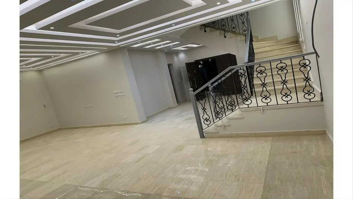 ارقي فيلا اول سكن للايجار القانون في الرحاب تشطيبا