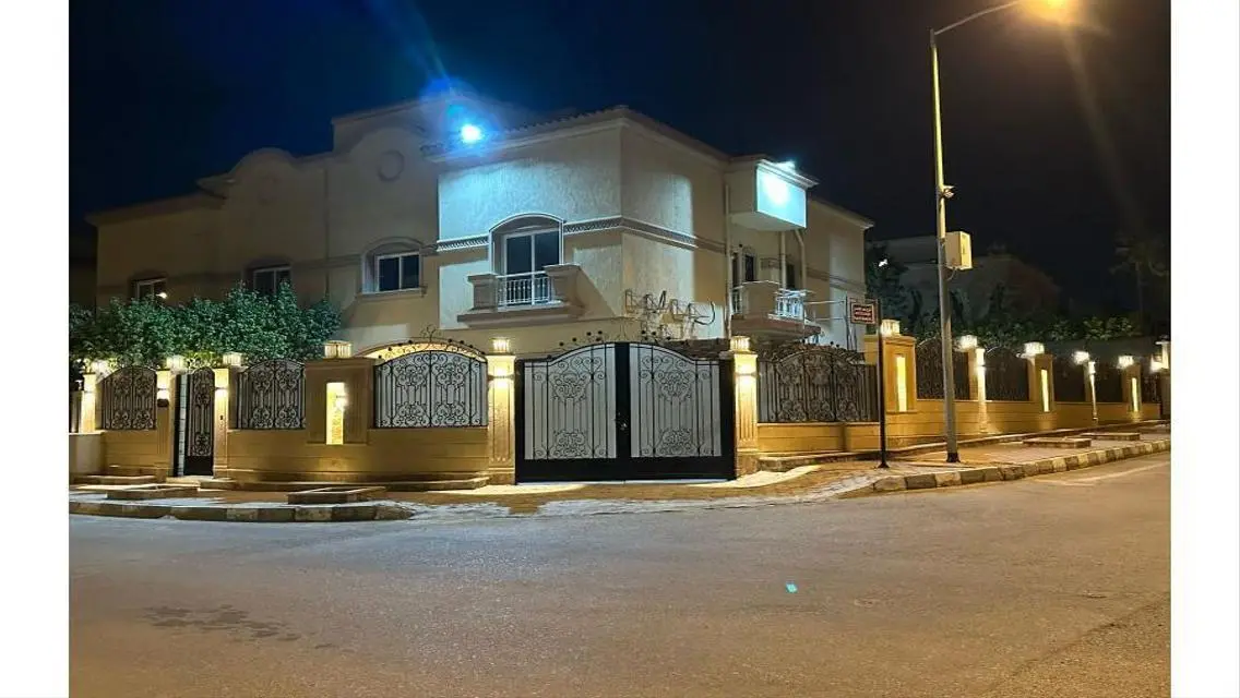 ارقي فيلا اول سكن للايجار القانون في الرحاب تشطيبا