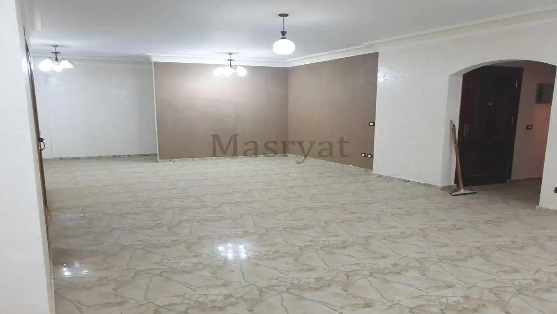أميز لوكيشن بسعر لقطة امام الجامعة الامريكية