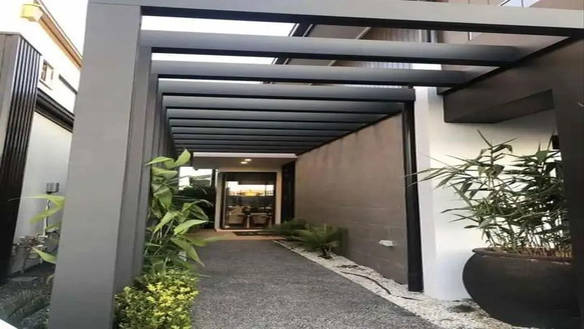 Twin house in Garden Lakes next to Golf Extension