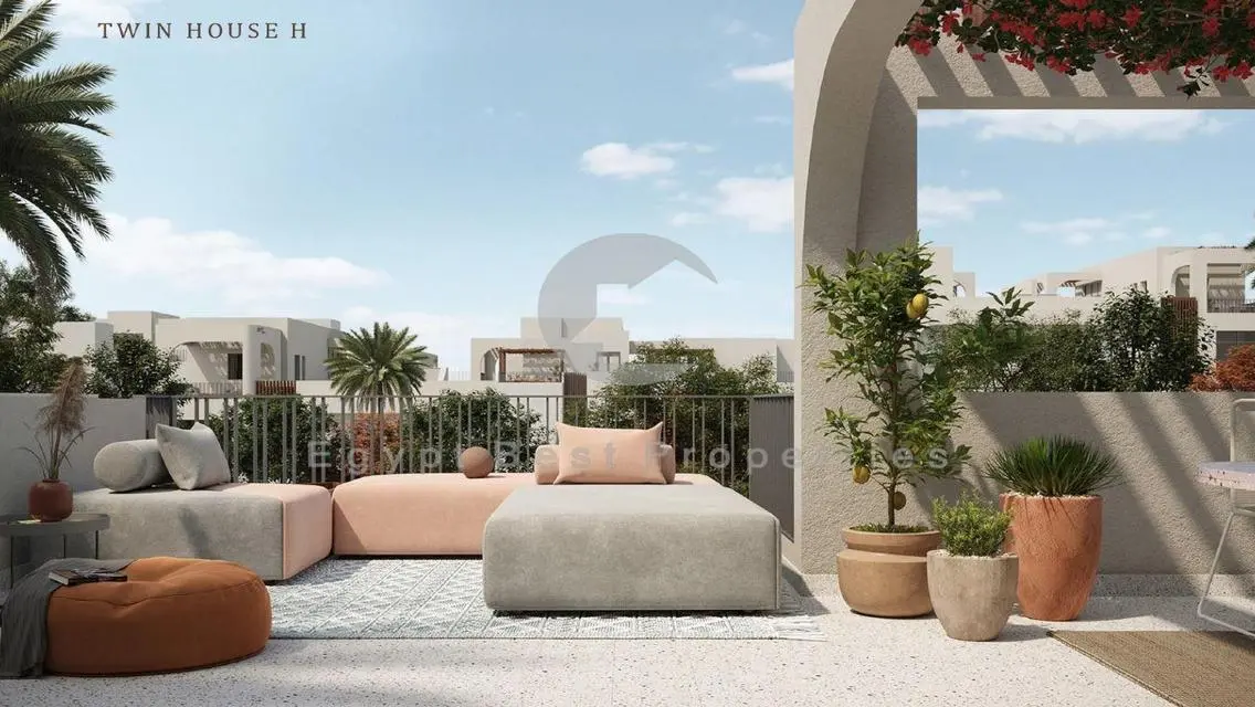 villa 260 meters for sale in o west october .