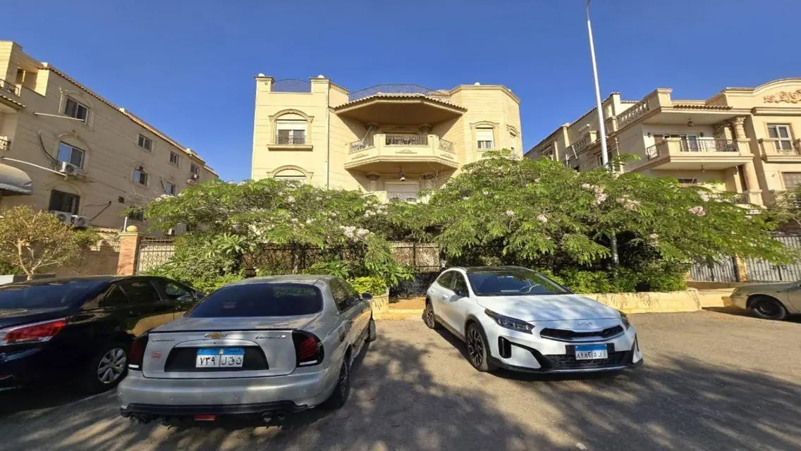 Luxury Villa for Sale in Al Banafseg 8