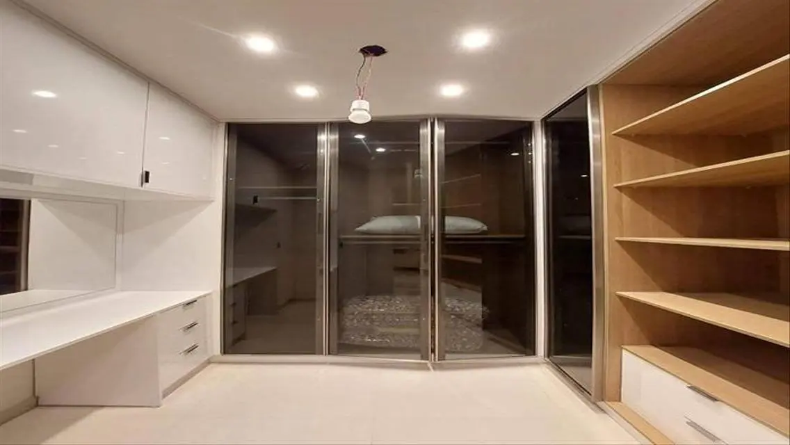 Luxurious furnished apartment in The Square