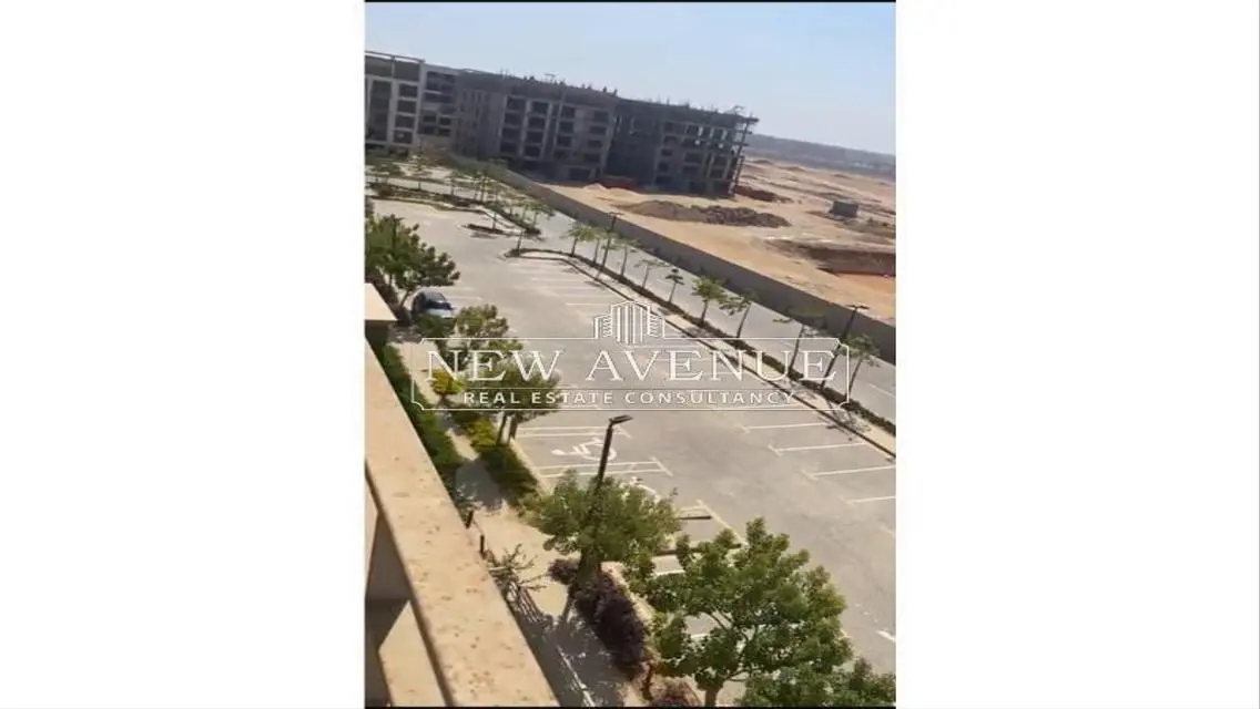 شقة استلام فوري بمقدم 4 غرف في كابيتال جاردنز