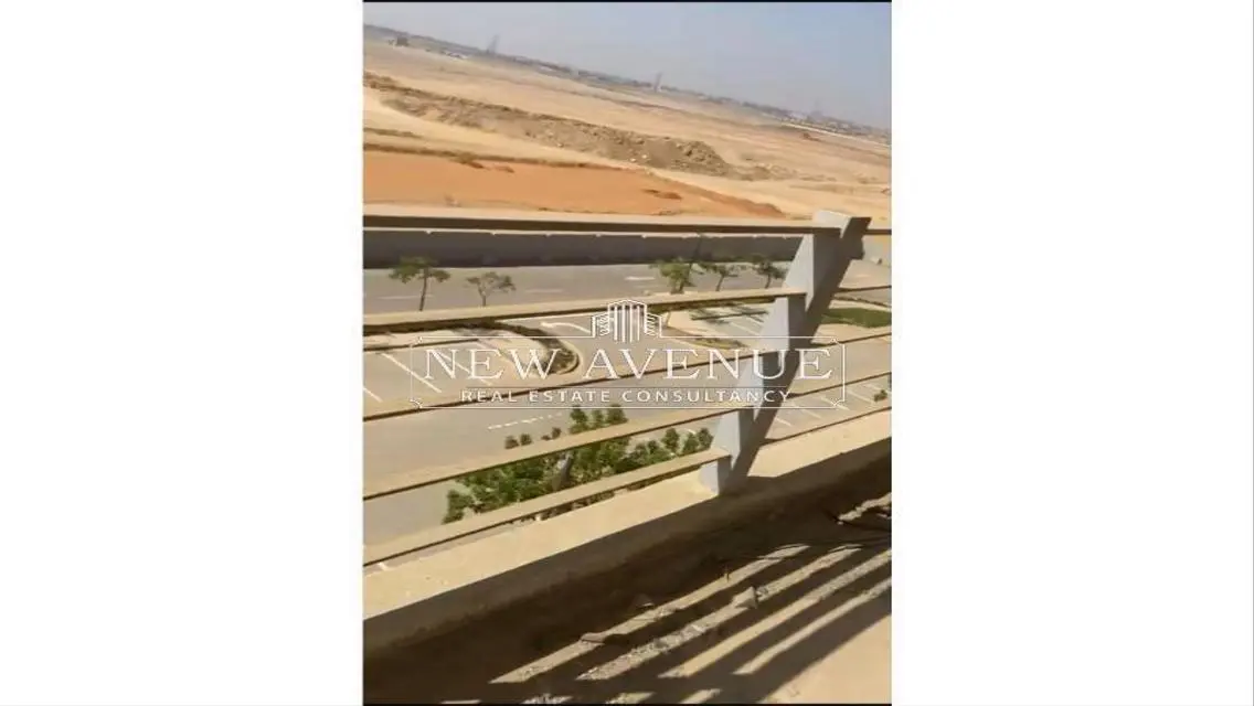 شقة استلام فوري بمقدم 4 غرف في كابيتال جاردنز