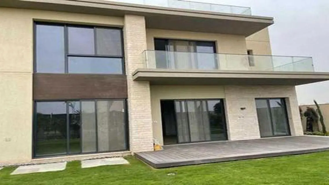 Finished villa in The Estates next to Beverly Hils