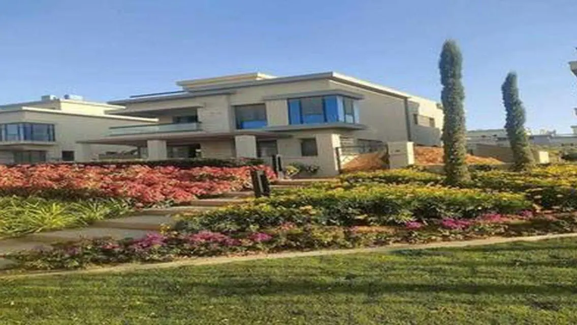 Finished villa in The Estates next to Beverly Hils