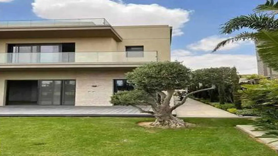 Finished villa in The Estates next to Beverly Hils
