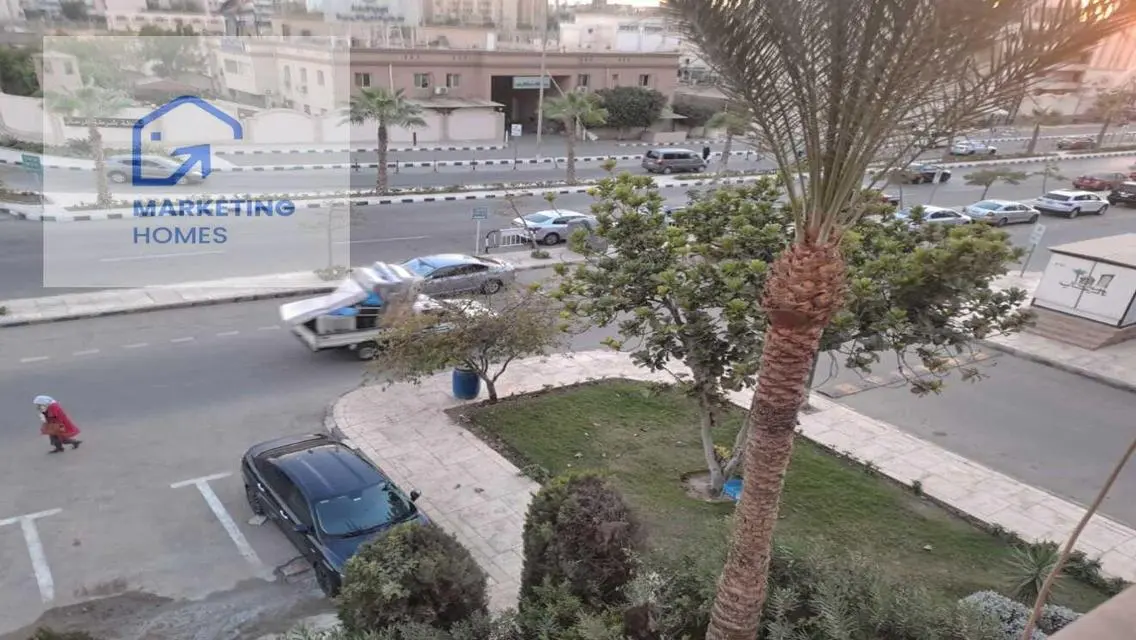 شقة للبيع بالرحاب موقع مميز بالمطبخ والتكيفات