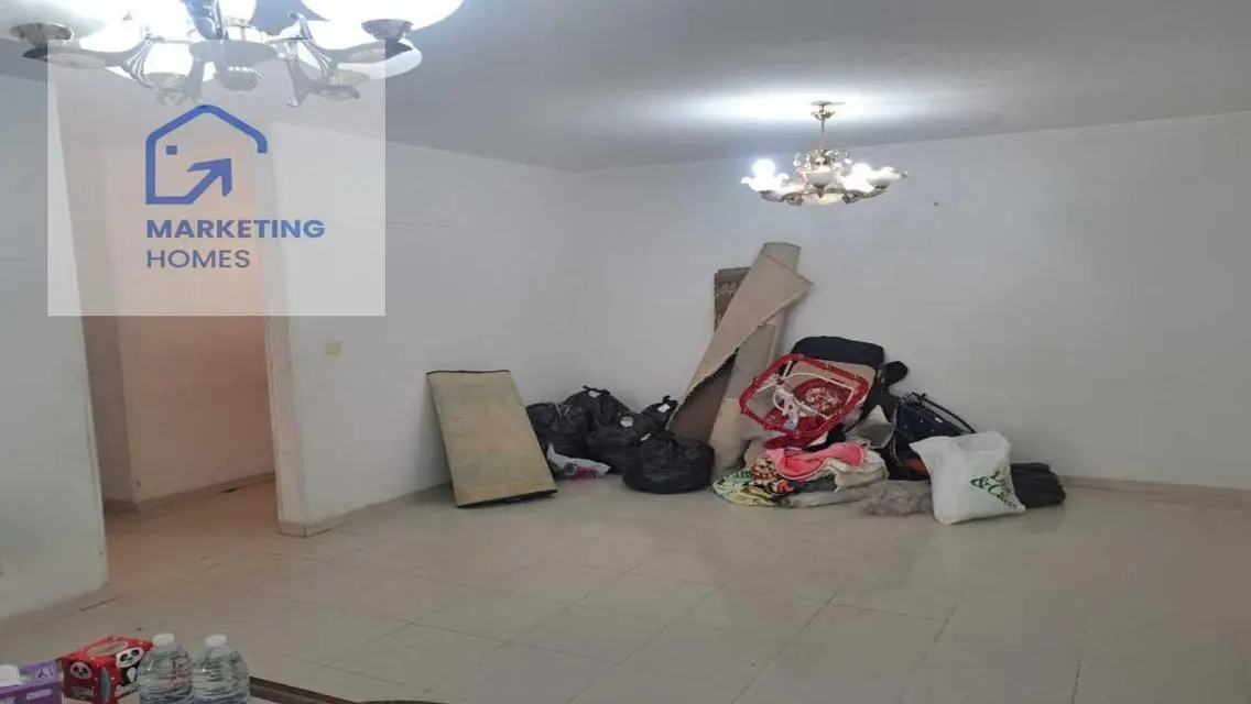 شقة للبيع بالرحاب موقع مميز بالمطبخ والتكيفات