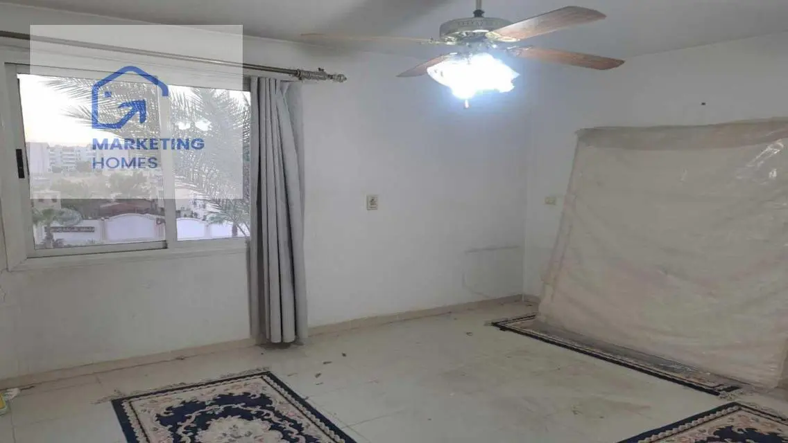 شقة للبيع بالرحاب موقع مميز بالمطبخ والتكيفات