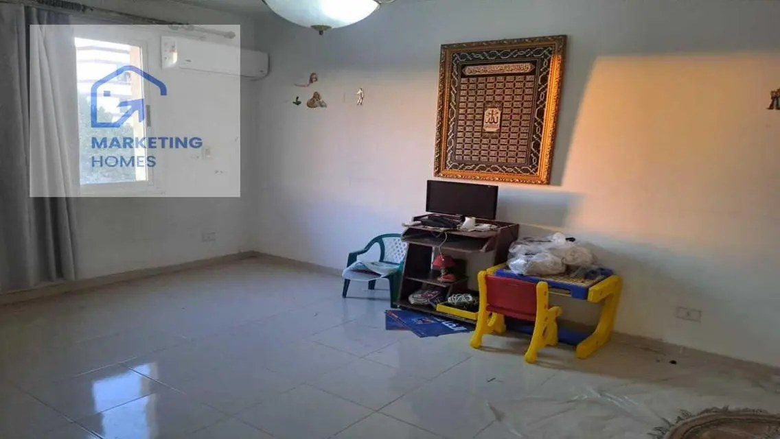 شقة للبيع بالرحاب موقع مميز بالمطبخ والتكيفات