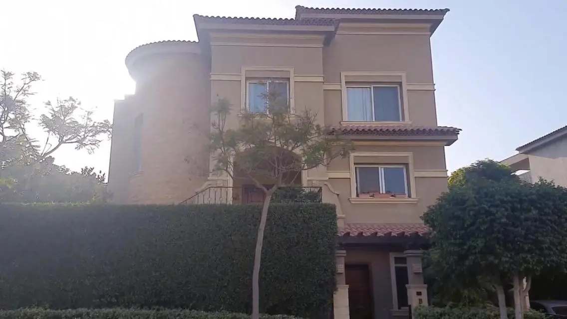 Standalone Villa for Sale in Lake View 1