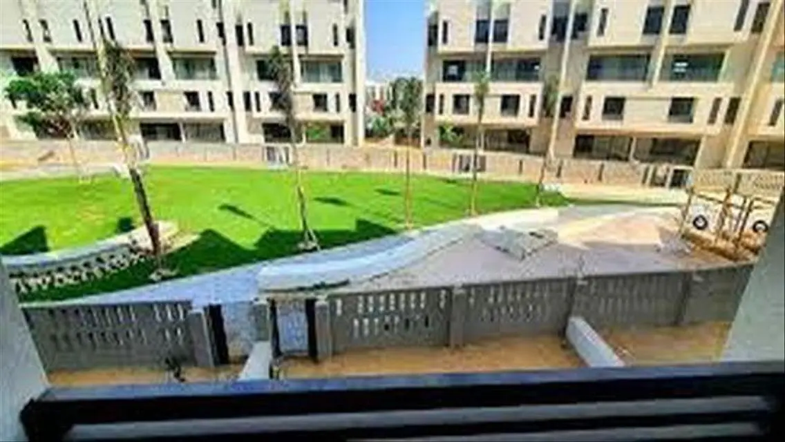 دوبلكس علوي ريسيل بحرى فيو علي لاند سكيب في البروج