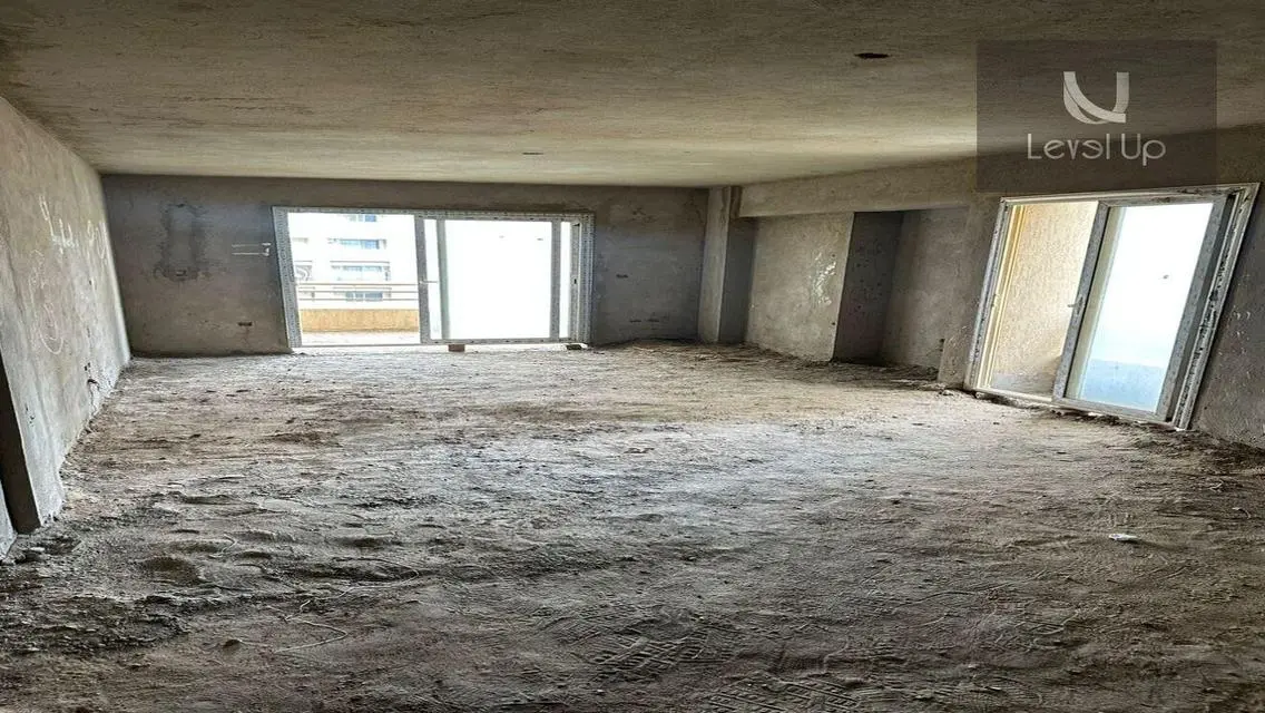 Apartment for sale with a wonderful view in square