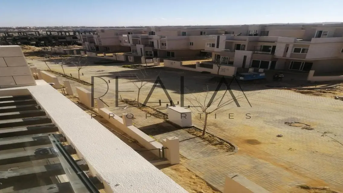 تاونهاوس استلام فوري بموقع ممتاز و فيو لاندسكيب