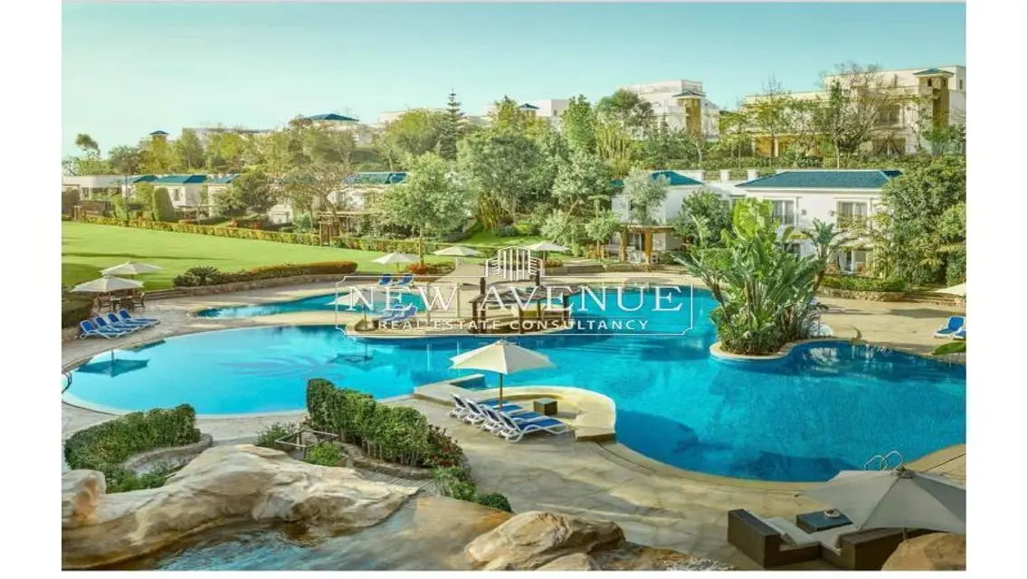 Luxurious House with Garden and Security