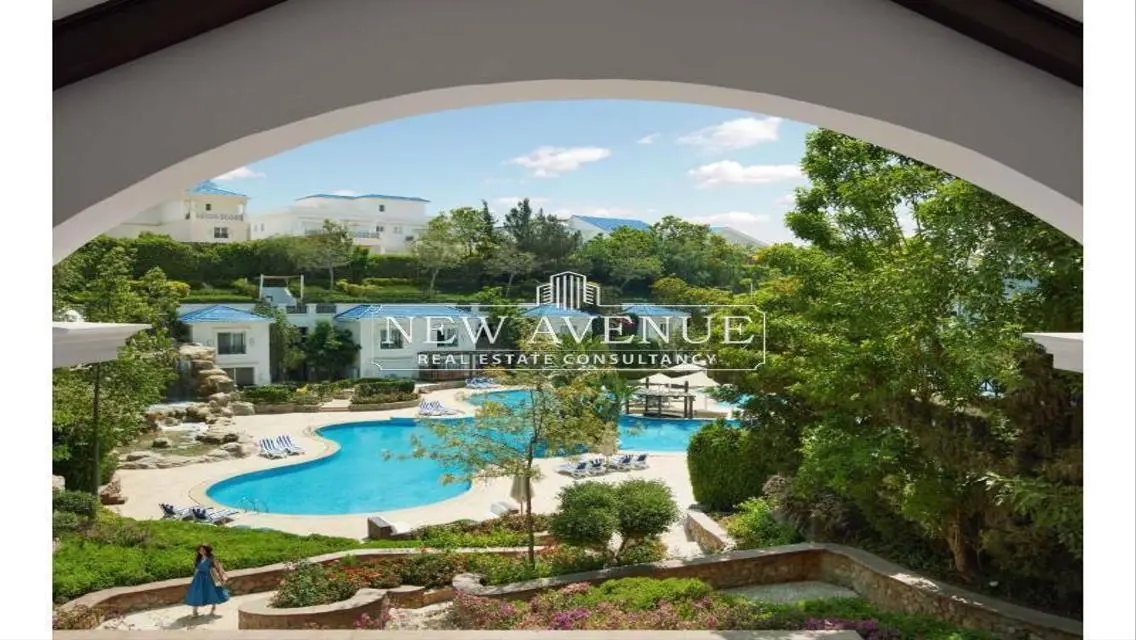 Luxurious House with Garden and Security