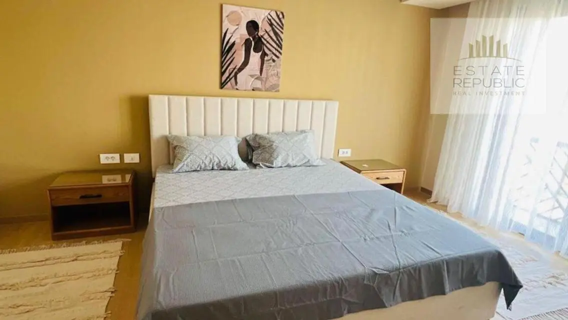 Forrent fully furnished hotel furniture in Eastown
