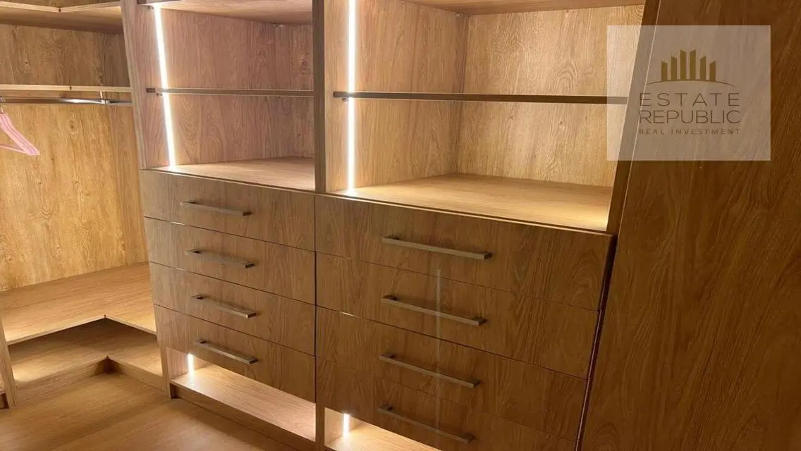Forrent fully furnished hotel furniture in Eastown