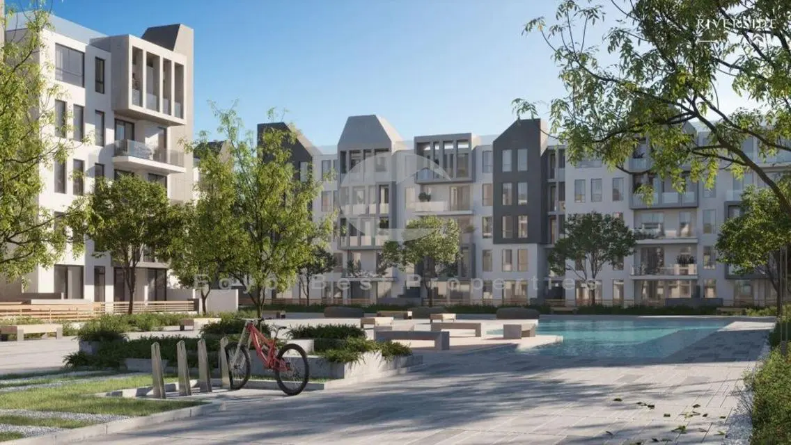 Townhouse For Sale OverLooking Lake Prime Location