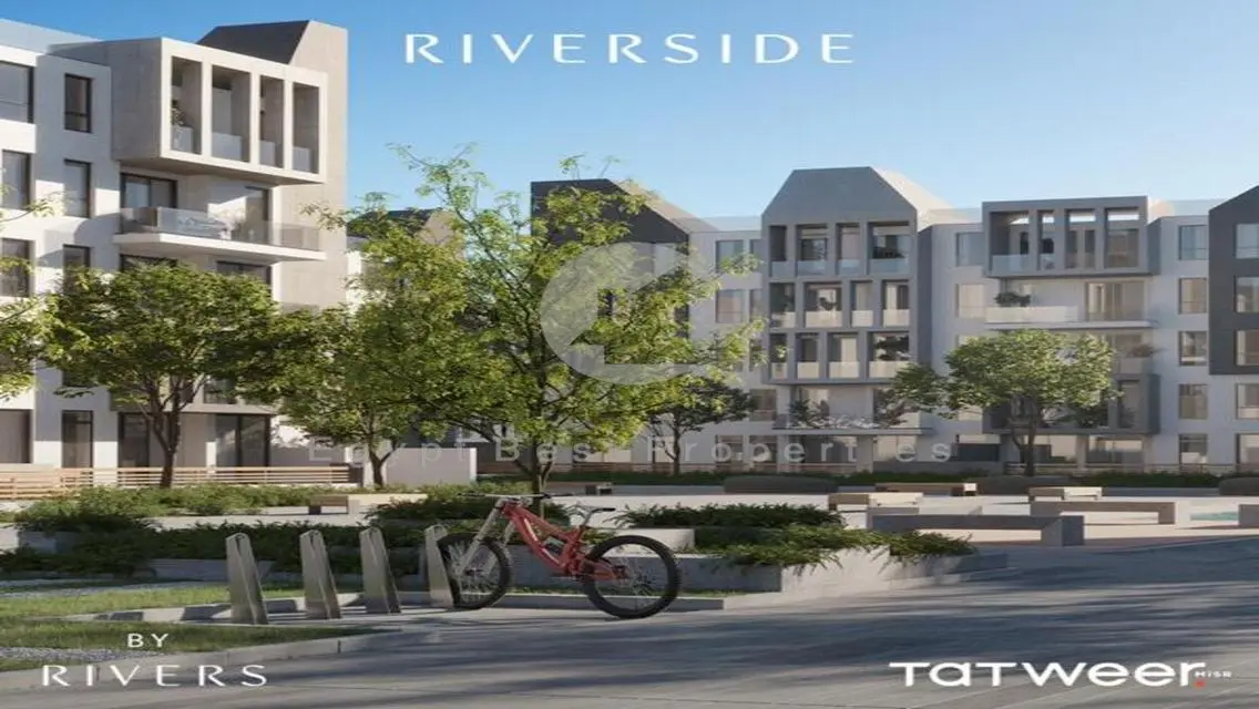Townhouse For Sale OverLooking Lake Prime Location