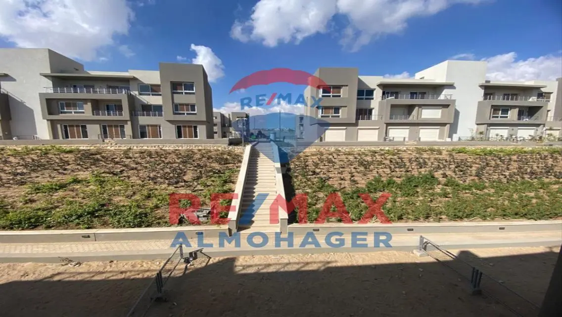 Luxurious Villa for Sale with Ideal Space
