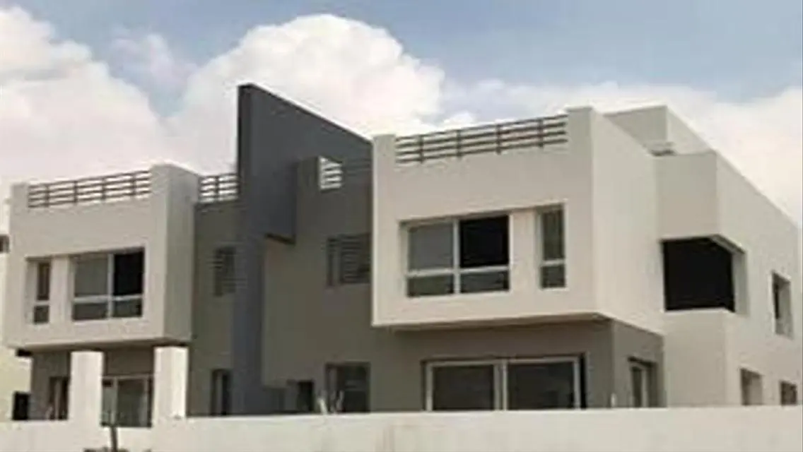 Twin house For Sale at Hyde park with good view