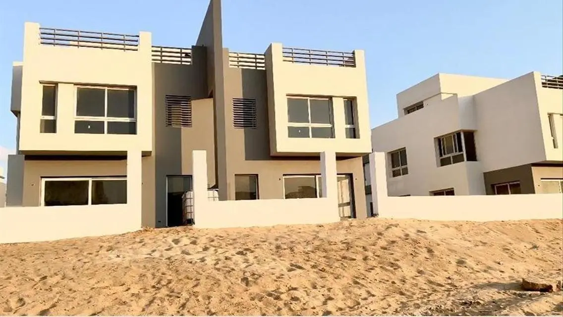 Twin house For Sale at Hyde park with good view