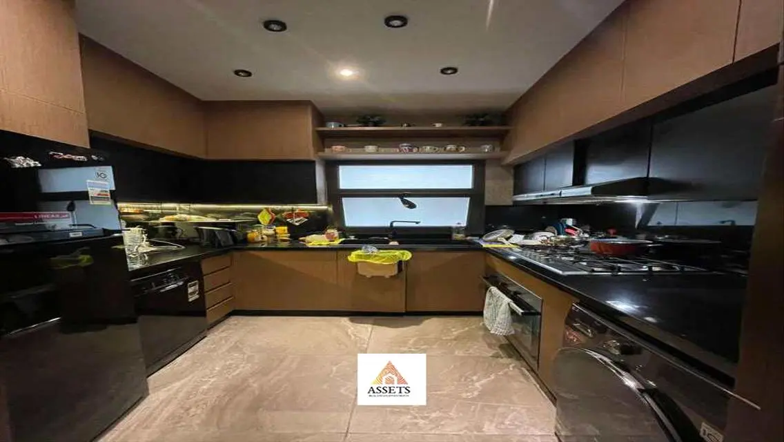 Luxury Villa for Sale with Amenities in the Heart of the City