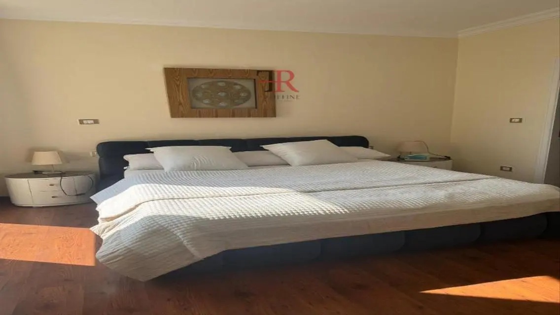 Apartment With Modern Furniture At Eastown