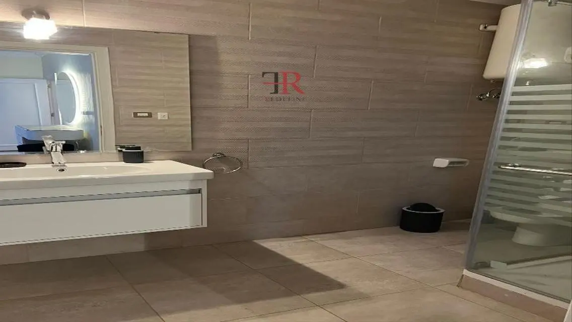 Apartment With Modern Furniture At Eastown
