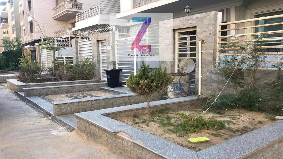 Distinctive duplex with panoramic view, second num