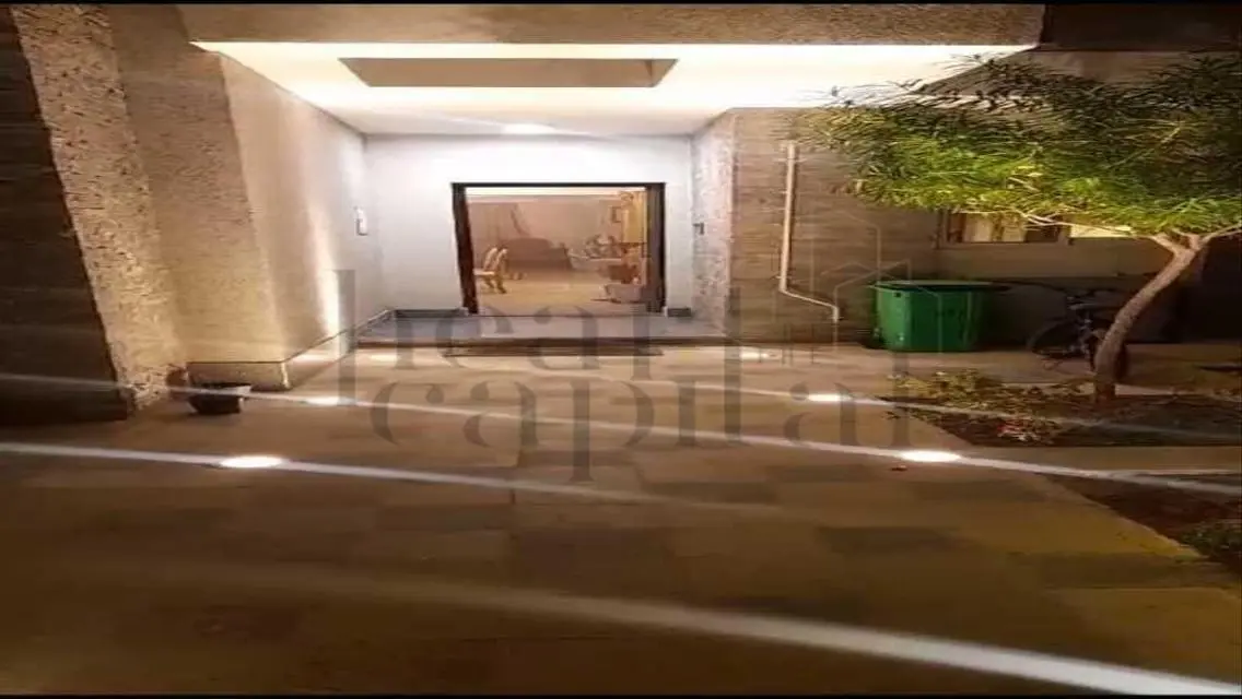 Middle Townhouse for Sale in Al Maqsed