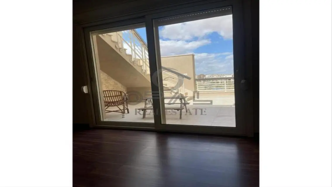 Penthouse for rent in Amberville ( 3bd + nannys )