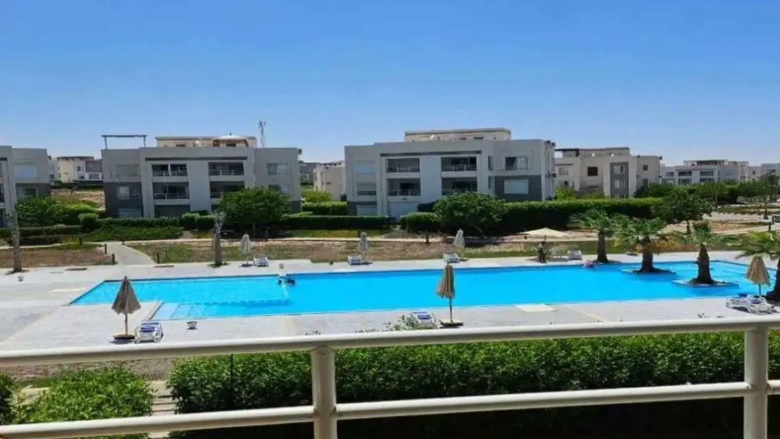 أخر توين صف أول من البحر متشطب بالتكييفات في أمواج