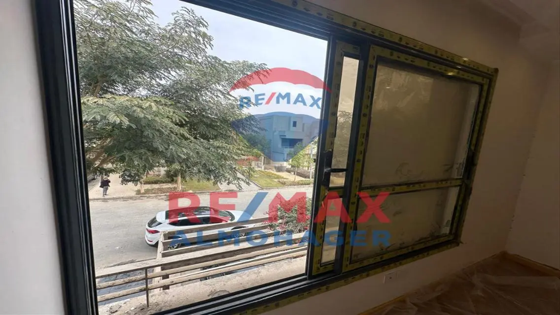 Luxury Apartment with Spacious Facilities in Prime Location