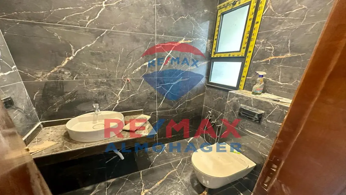 Luxury Apartment with Spacious Facilities in Prime Location