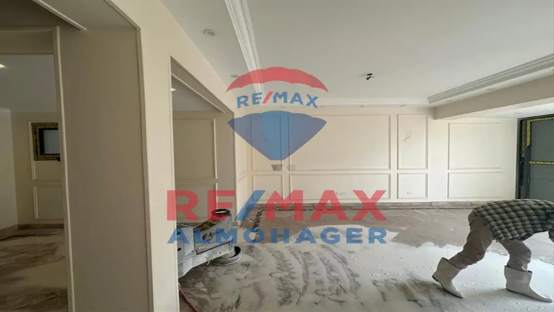 Luxury Apartment with Spacious Facilities in Prime Location
