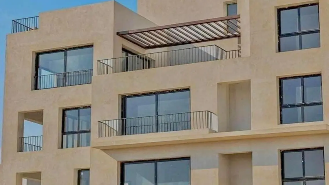 Townhouse corner in front of Mall of Egypt